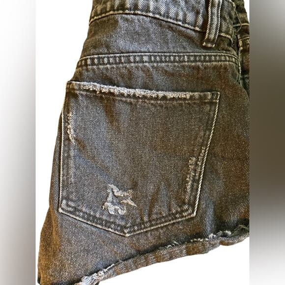 Zara Button Fly Shorts Women's Size 4 Black Distressed Faded Denim Jean - Picture 3 of 8